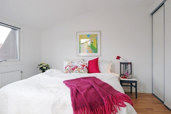 dormitorio blanco fucsia