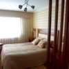 Un dormitorio en beige