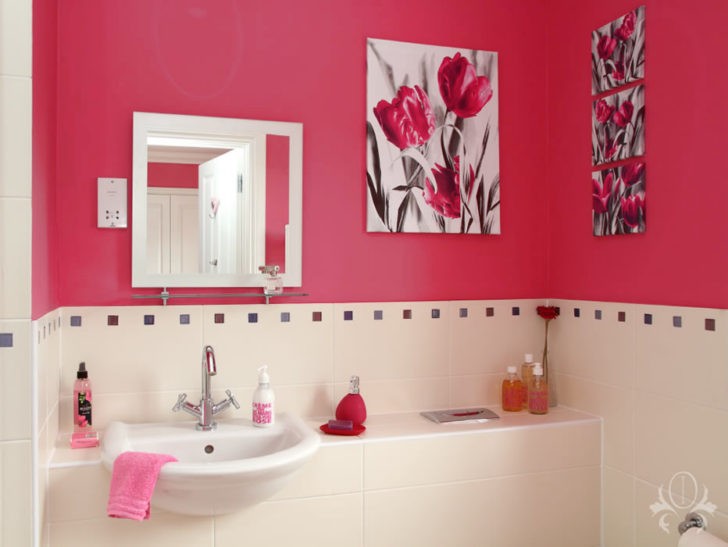 Baño pared rosa madreselva