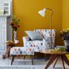 Color mostaza para paredes y decoración en interiores