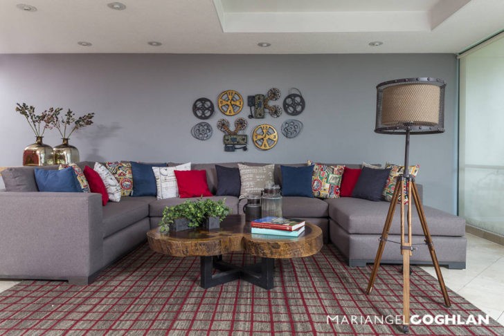 Living pared y sofa gris