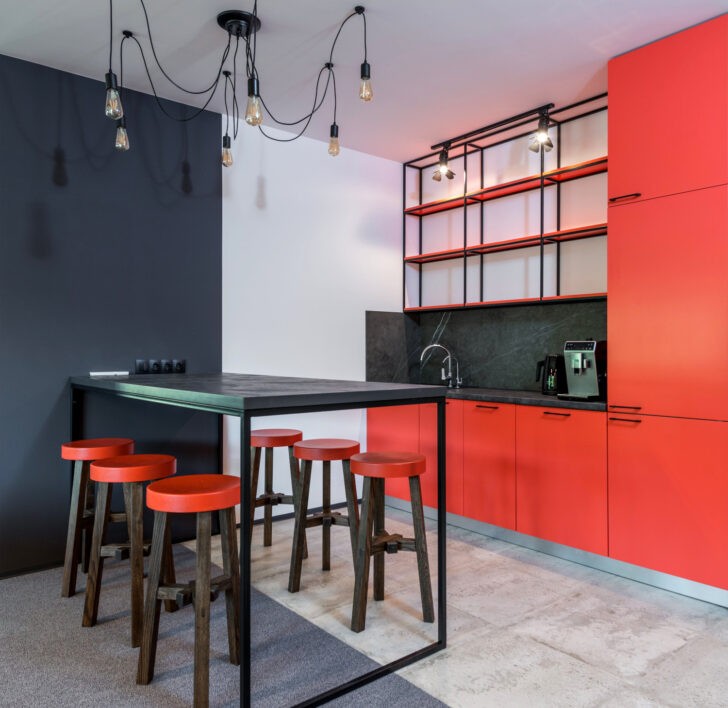 Cocina moderna merengo, blanco y rojo