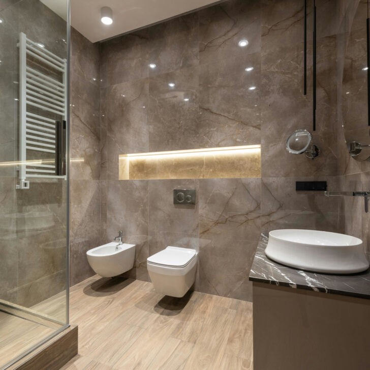 Baño colo café gris