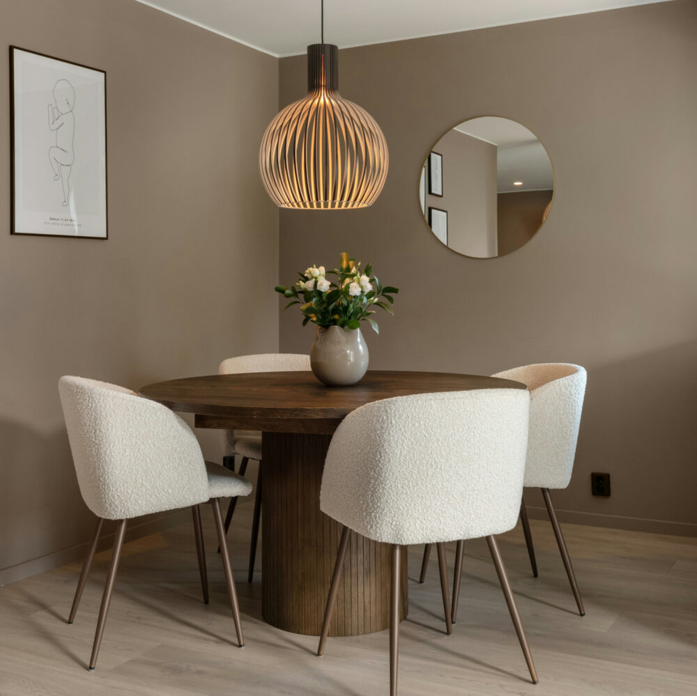 Paredes de colo visón en el comedor