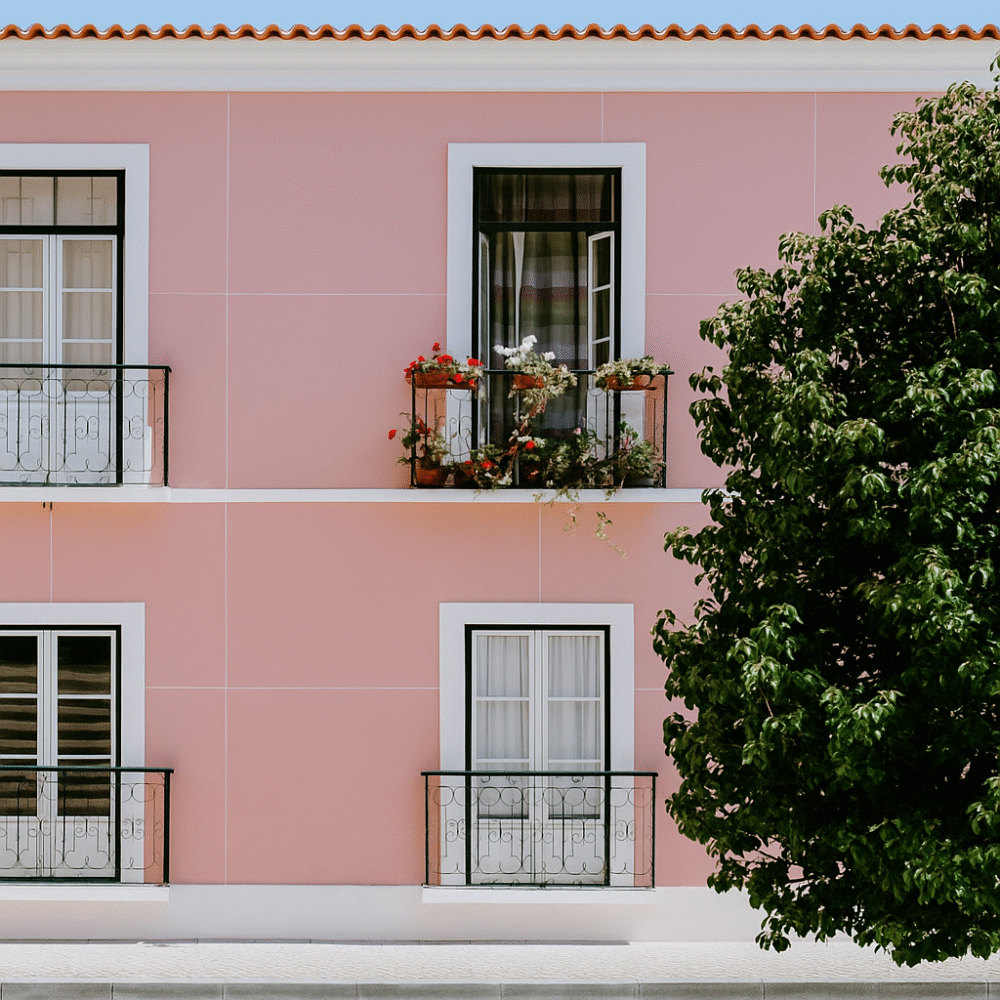 Fachada de color rosa pastel o suave