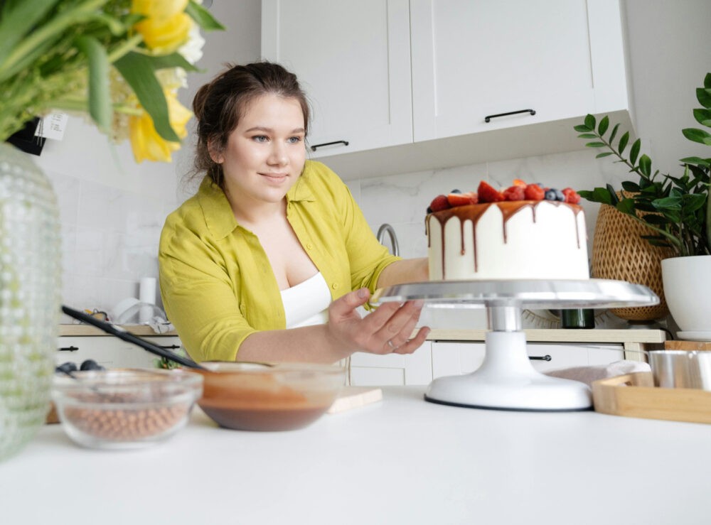 persona en la cocina