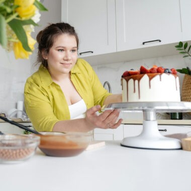 Colores y Creatividad en la Cocina: Ideas para Combinar el Estilo del Hogar con la Presentación de los Platos