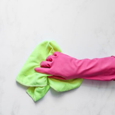 Cómo eliminar el moho de la pared y elegir la pintura adecuada