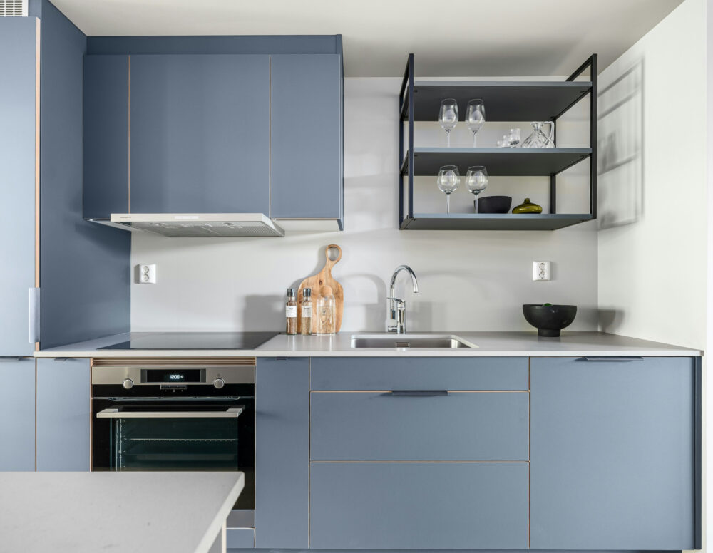 Electrodomésticos en cocina sencilla