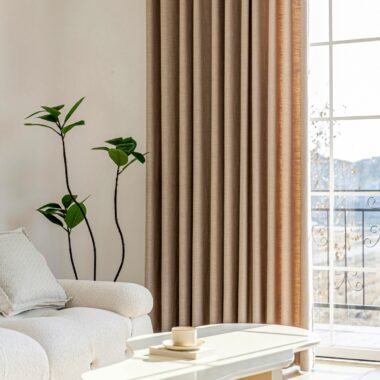 El error con las cortinas que puede arruinar tu salón (y es muy común)