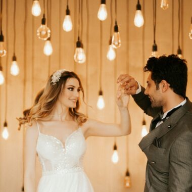 10 ideas de iluminación para bodas que transforman cualquier espacio