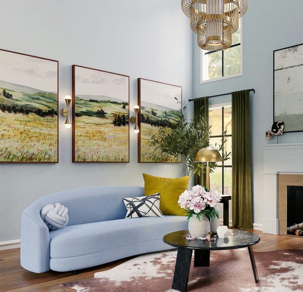 Salón alto con paredes y sofá en color azul claro