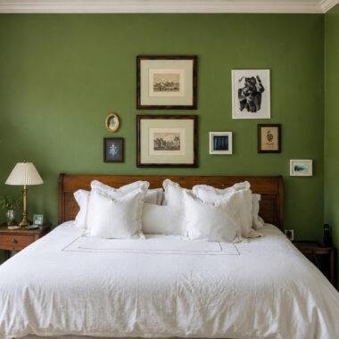 Ideas de dormitorios en verde oscuro que transmiten elegancia y personalidad