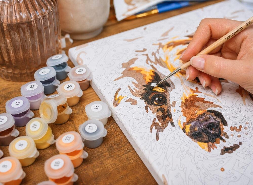 Proceso de pintar por números sobre lienzo