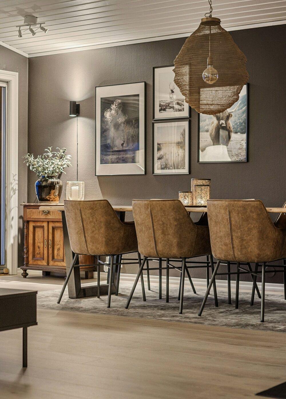 Comedor en color taupe cielo raso blanco y suelo laminado