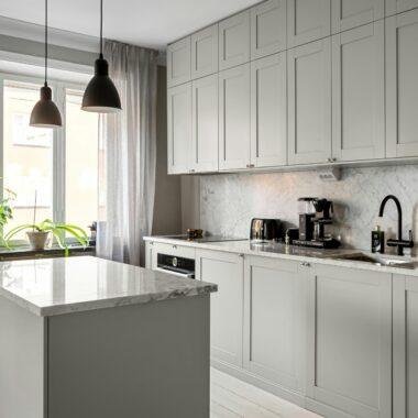 Cómo decorar una cocina gris: colores, materiales y combinaciones